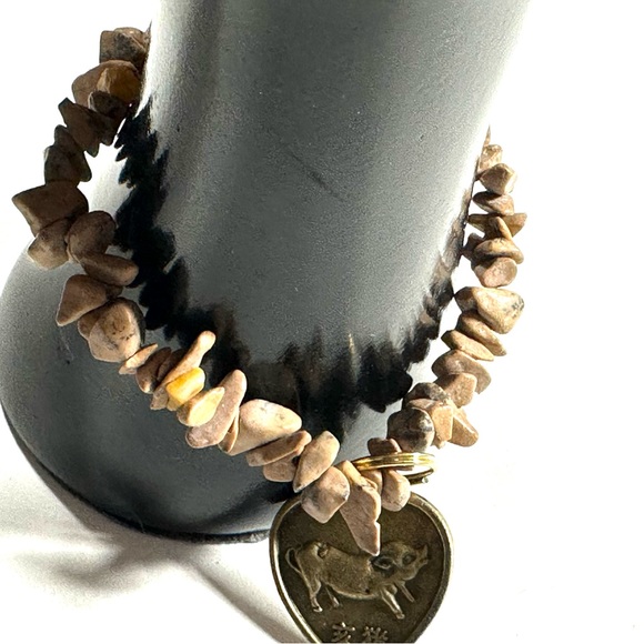 Chinese Horoscope Pig Sign Charm Stretch Bracelet Natural Taupe Stone Chip - Picture 2 of 4